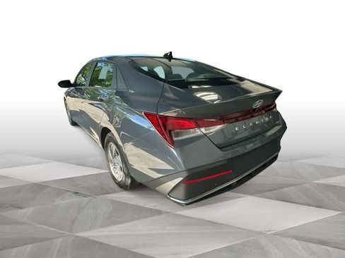 Used 2026 Hyundai Elantra SE FWD image 6