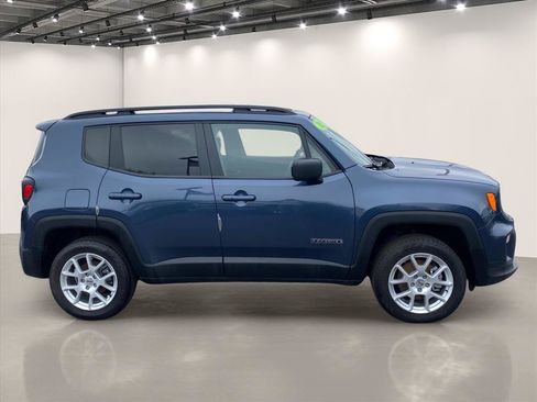 Used 2022 Jeep Renegade Latitude w/ Convenience Group AWD/4WD image 8