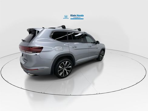 Used 2024 Volkswagen Atlas SEL Premium R-Line AWD/4WD image 2