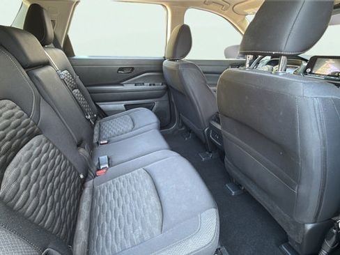 Used 2023 Nissan Pathfinder S FWD image 27