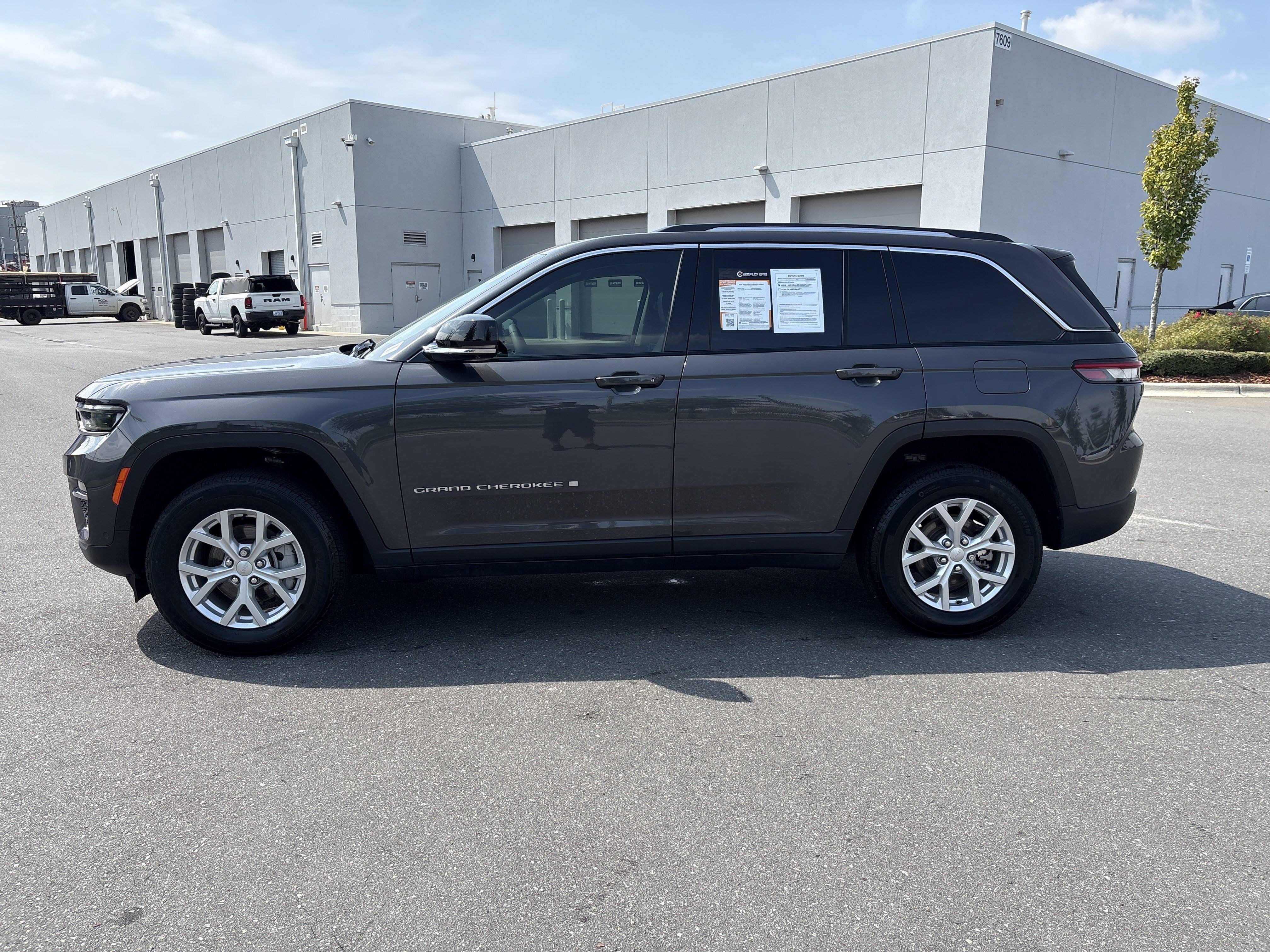 Used 2023 Jeep Grand Cherokee Limited w/ Luxury Tech Group II AWD/4WD image 6