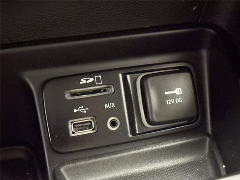 Used 2016 Jeep Cherokee Latitude image 25