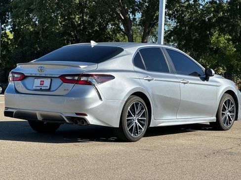 Used 2021 Toyota Camry SE FWD image 4
