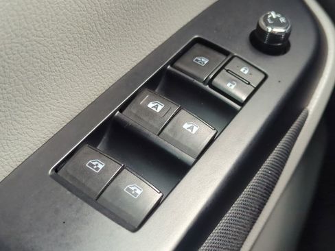 Used 2018 Toyota Highlander LE image 21