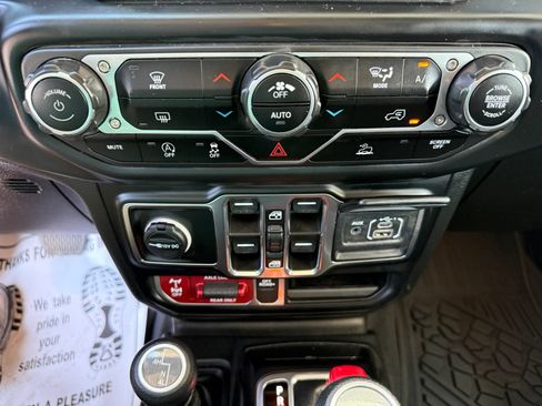 Used 2023 Jeep Gladiator Mojave w/ LED Lighting Group AWD/4WD image 28