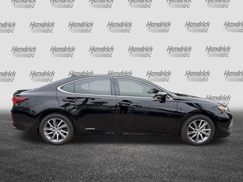 Used 2017 Lexus ES 300h w/ Luxury Package FWD image 11