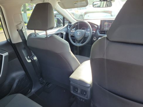 Used 2022 Toyota RAV4 XLE w/ Convenience Package FWD image 12