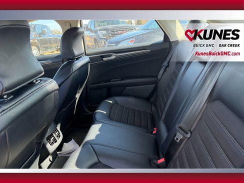 Used 2017 Ford Fusion SE w/ Equipment Group 201A image 8