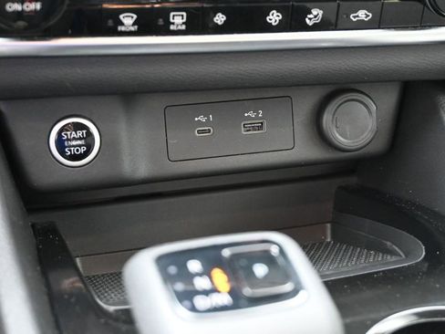 Used 2023 Nissan Rogue SV FWD image 23