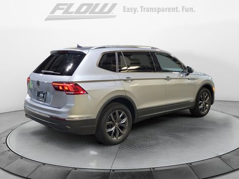 Certified 2023 Volkswagen Tiguan SE w/ Panoramic Sunroof Package FWD image 9