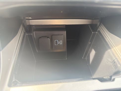 Used 2022 Ford Explorer XLT w/ Equipment Group 202A image 30