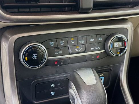 Used 2021 Ford EcoSport SE w/ SE Convenience Package image 17