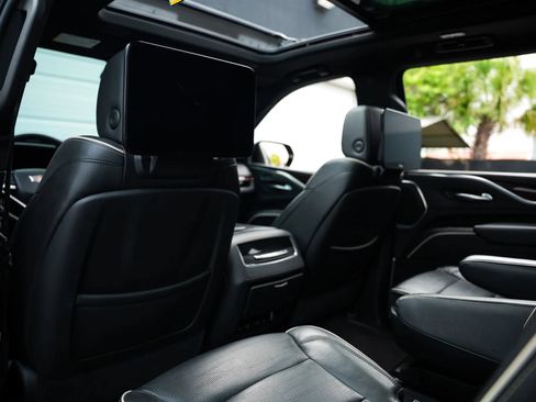 Used 2021 Cadillac Escalade ESV Premium Luxury w/ Performance Package AWD/4WD image 39