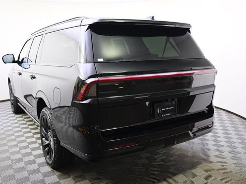 New 2026 Lincoln Navigator L Reserve w/ Jet Appearance Package AWD/4WD image 4