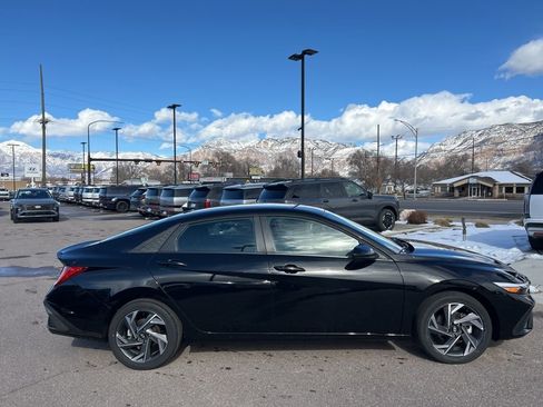 Used 2025 Hyundai Elantra SEL w/ Cargo Package image 4