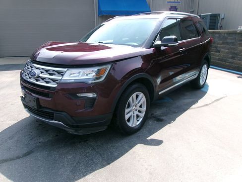 Used 2018 Ford Explorer XLT w/ Equipment Group 201A image 6