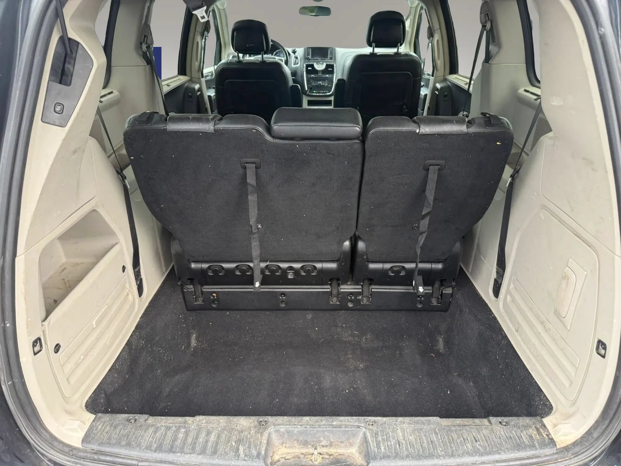 Used 2014 Chrysler Town & Country Touring FWD image 11