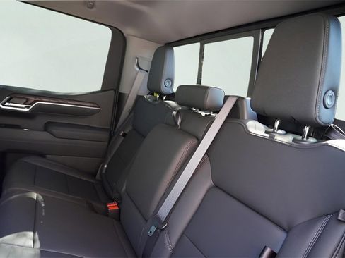 New 2026 GMC Sierra 1500 SLT image 23