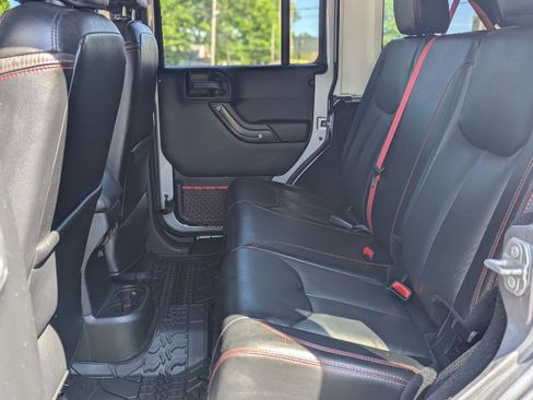 Used 2018 Jeep Wrangler Unlimited Rubicon w/ Max Tow Package AWD/4WD image 32