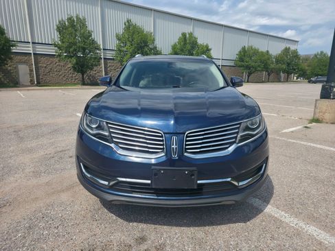 Used 2017 Lincoln MKX Reserve w/ Lincoln MKX Climate Package FWD image 2