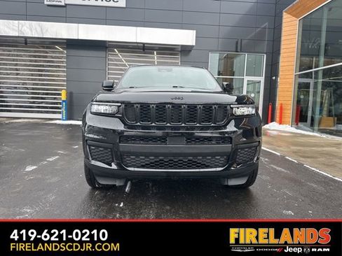 Used 2023 Jeep Grand Cherokee L Laredo image 3