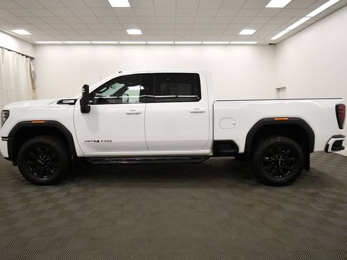 Used 2024 GMC Sierra 3500 AT4 w/ Technology Package AWD/4WD image 4