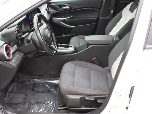 Used 2024 Chevrolet Trax RS w/ Driver Confidence Package FWD image 11