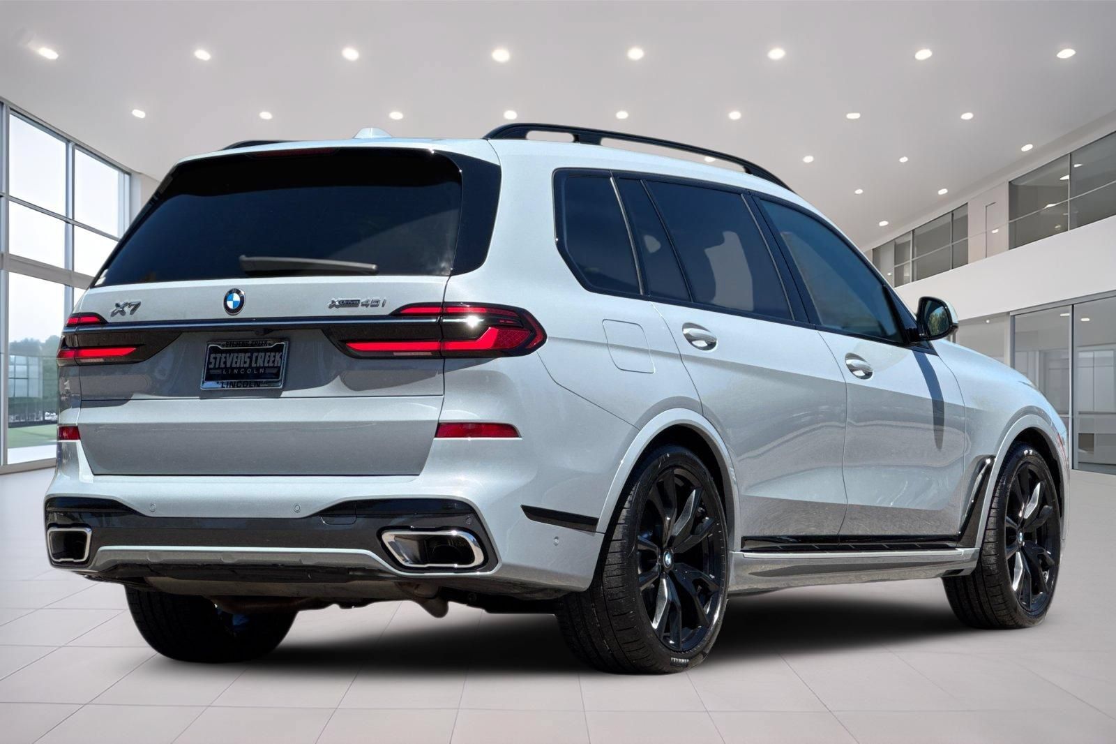 Used 2024 BMW X7 xDrive40i w/ M Sport Package AWD/4WD image 4