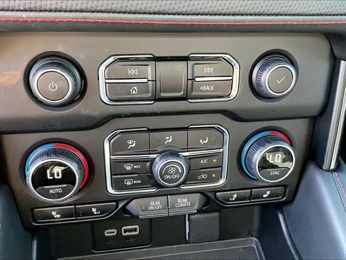Used 2024 Chevrolet Suburban RST w/ Luxury Package AWD/4WD image 24