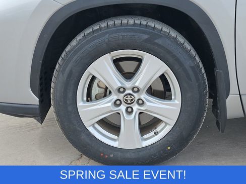 Used 2024 Toyota Highlander LE image 9