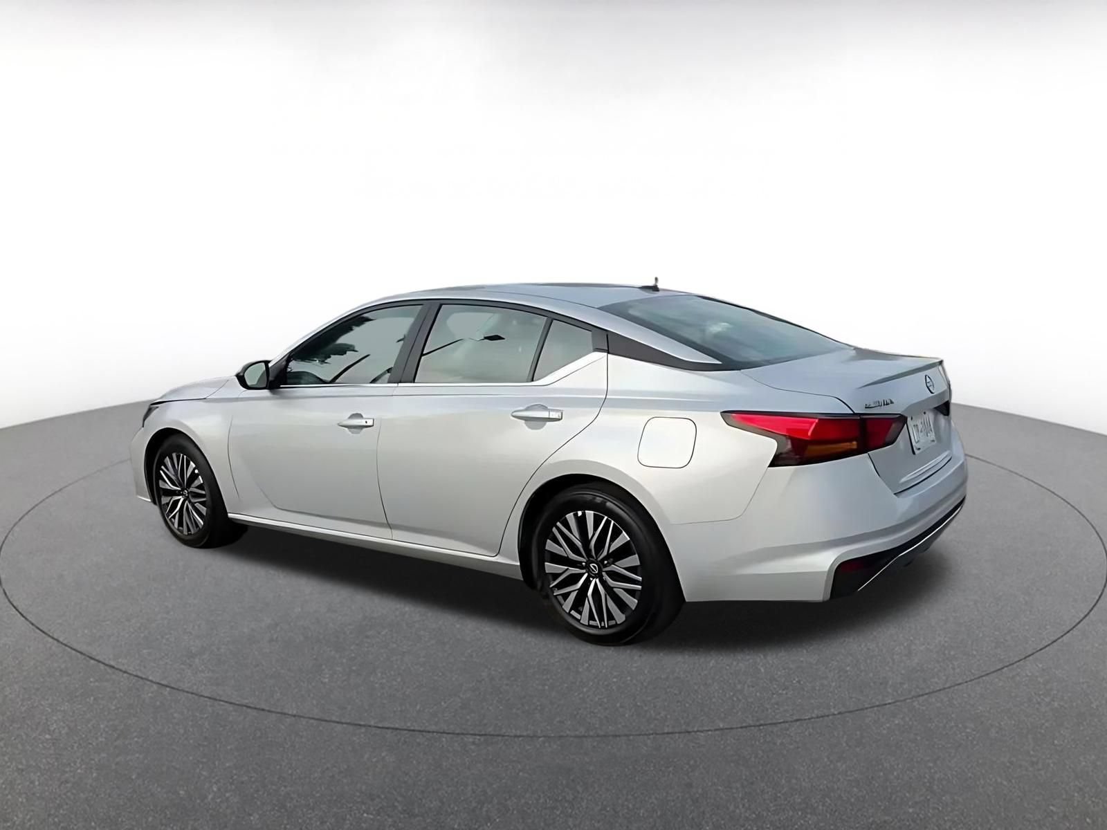 Used 2026 Nissan Altima 2.5 SV FWD image 9