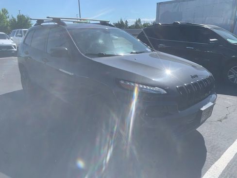 Used 2016 Jeep Cherokee Sport AWD/4WD image 5