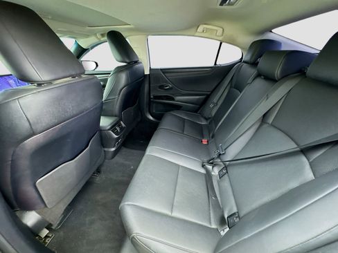 Used 2024 Lexus ES 300h w/ Premium Package image 16