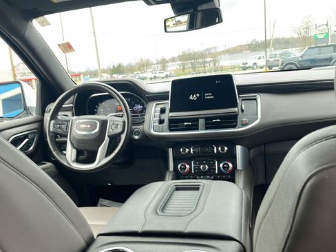 Used 2023 GMC Yukon XL SLT w/ SLT Luxury Package image 29