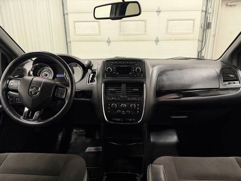 Used 2016 Dodge Grand Caravan SE FWD image 18