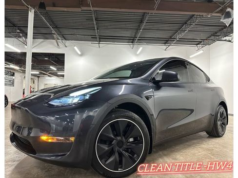 Used 2025 Tesla Model Y Long Range image 1