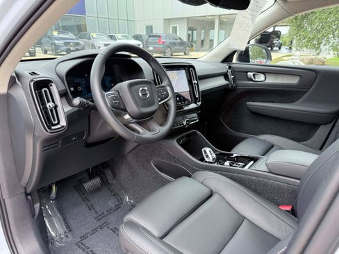 Certified 2026 Volvo XC40 B5 Plus AWD/4WD image 11