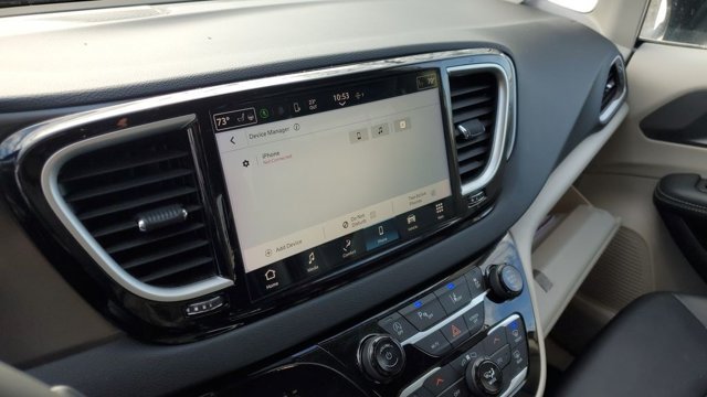 Used 2024 Chrysler Pacifica Touring-L FWD image 15