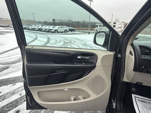 Used 2015 Dodge Grand Caravan American Value Package w/ UConnect Hands-Free Group image 25
