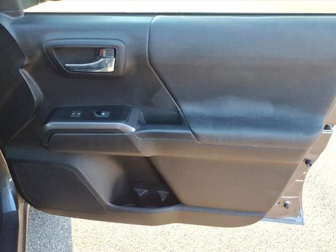 Used 2021 Toyota Tacoma TRD Sport image 16