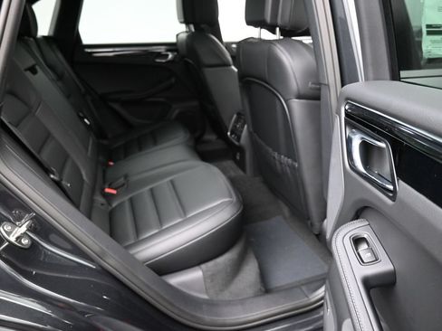 Certified 2026 Porsche Macan AWD/4WD image 13