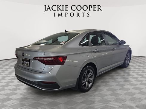 Used 2023 Volkswagen Jetta SE w/ Panoramic Sunroof Package FWD image 5