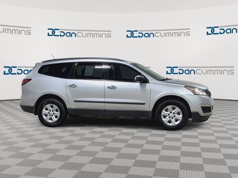 Used 2016 Chevrolet Traverse LS FWD image 9