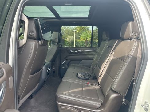 Used 2024 GMC Yukon XL Denali w/ Denali Reserve Package image 19