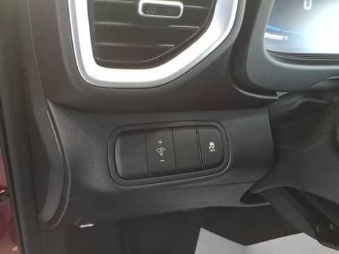 Certified 2025 Hyundai Venue SEL FWD image 19
