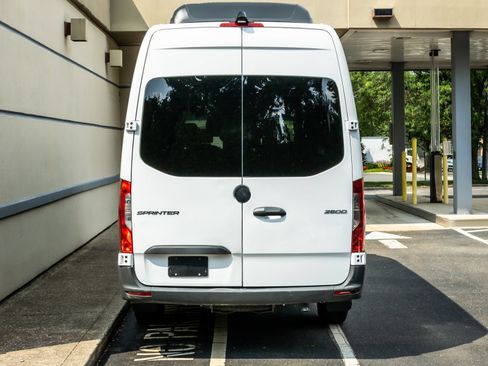 Used 2025 Mercedes-Benz Sprinter 2500 image 6