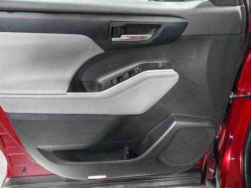 Certified 2020 Toyota Highlander XLE image 22