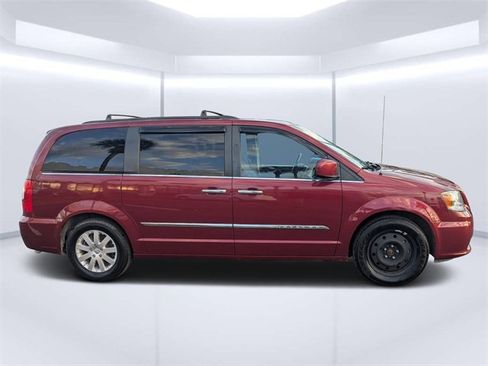 Used 2016 Chrysler Town & Country Touring w/ Driver Convenience Group image 2