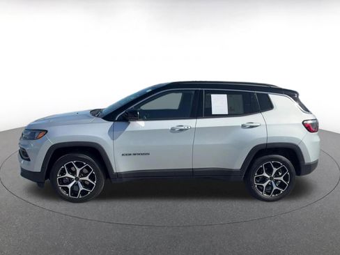 Used 2025 Jeep Compass Limited AWD/4WD image 9