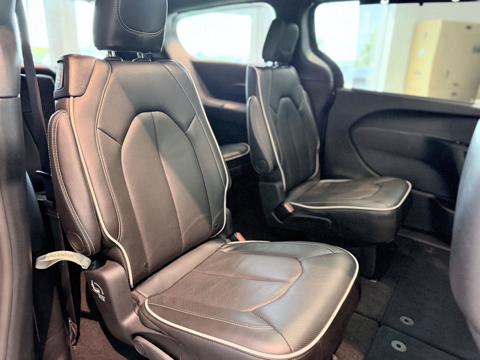 Used 2026 Chrysler Pacifica Limited FWD image 28